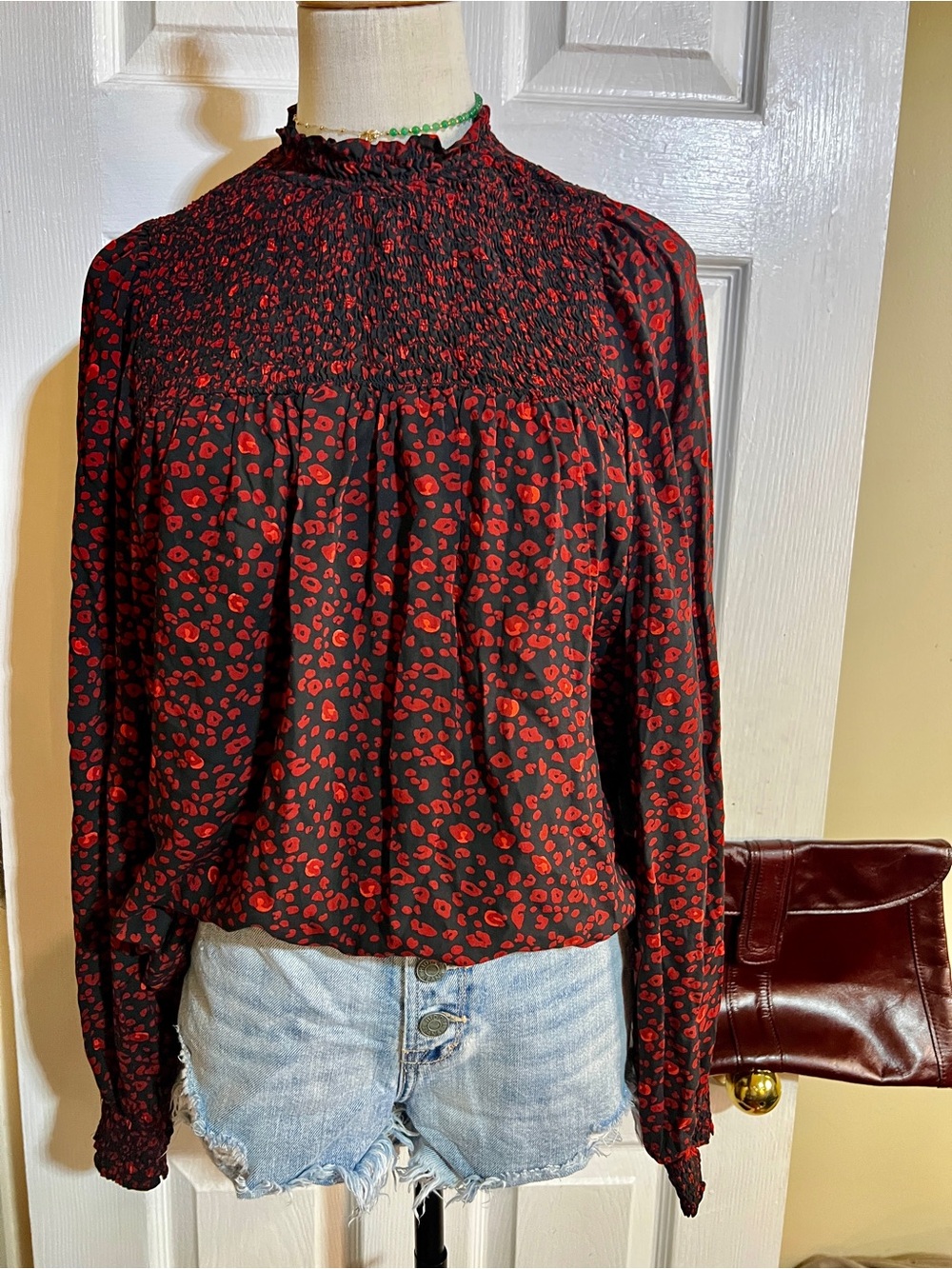 Twelve O Two Wms Red Black Print Smocked 
Pleated Balloon Sleeve Peasant Top M
